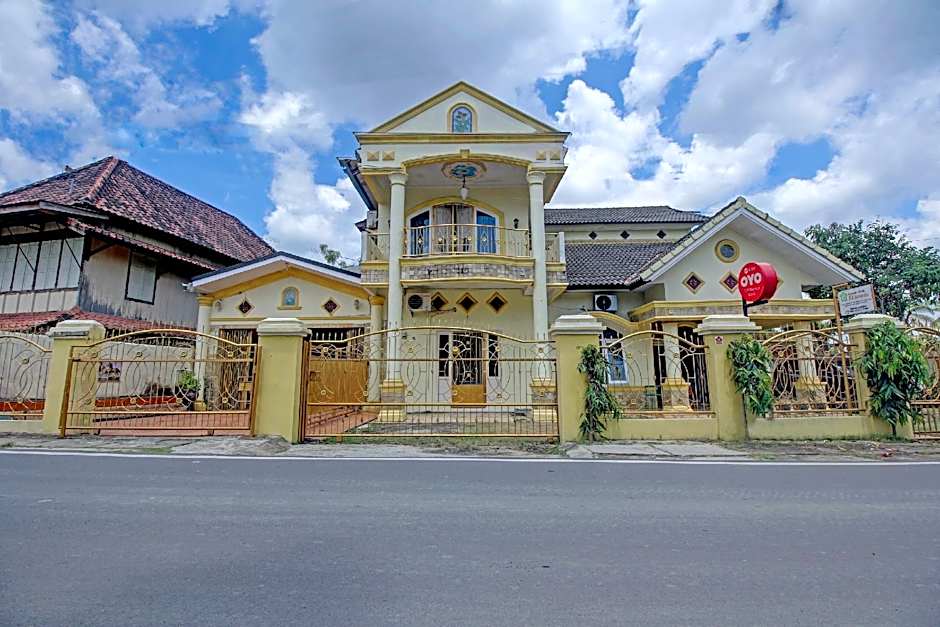 OYO 90307 Fj Alfaeyza Kost