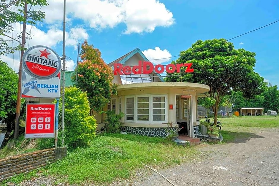 RedDoorz near Balai Kota Batu 3