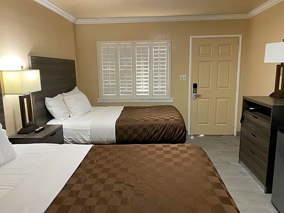 Holland Inn & Suites
