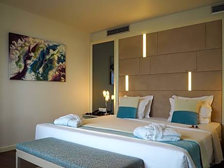 Deluxe Suite with Sea View