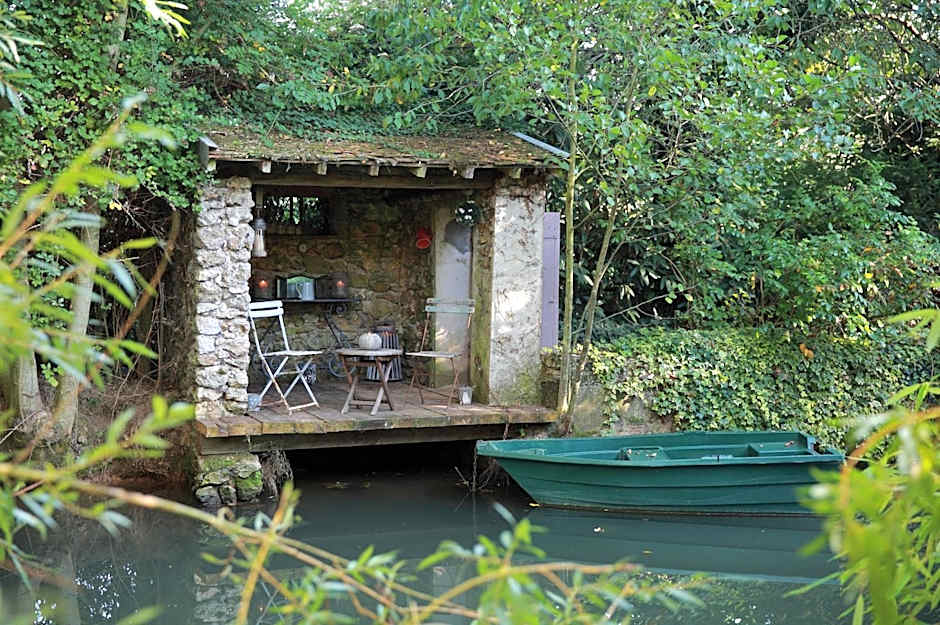 CHARME AU FIL DE L'EAU