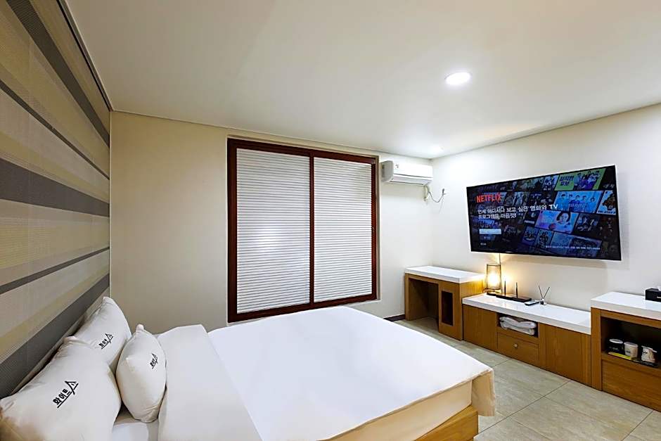 White Tourist Hotel