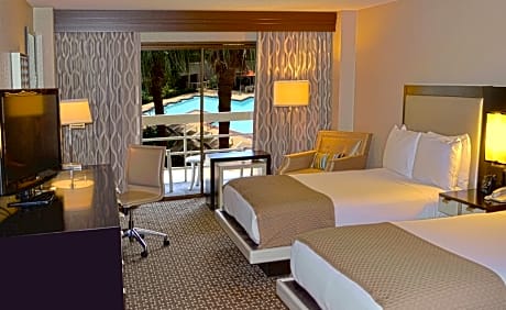 1 King Bed Alcove Suite-Nonsmoking