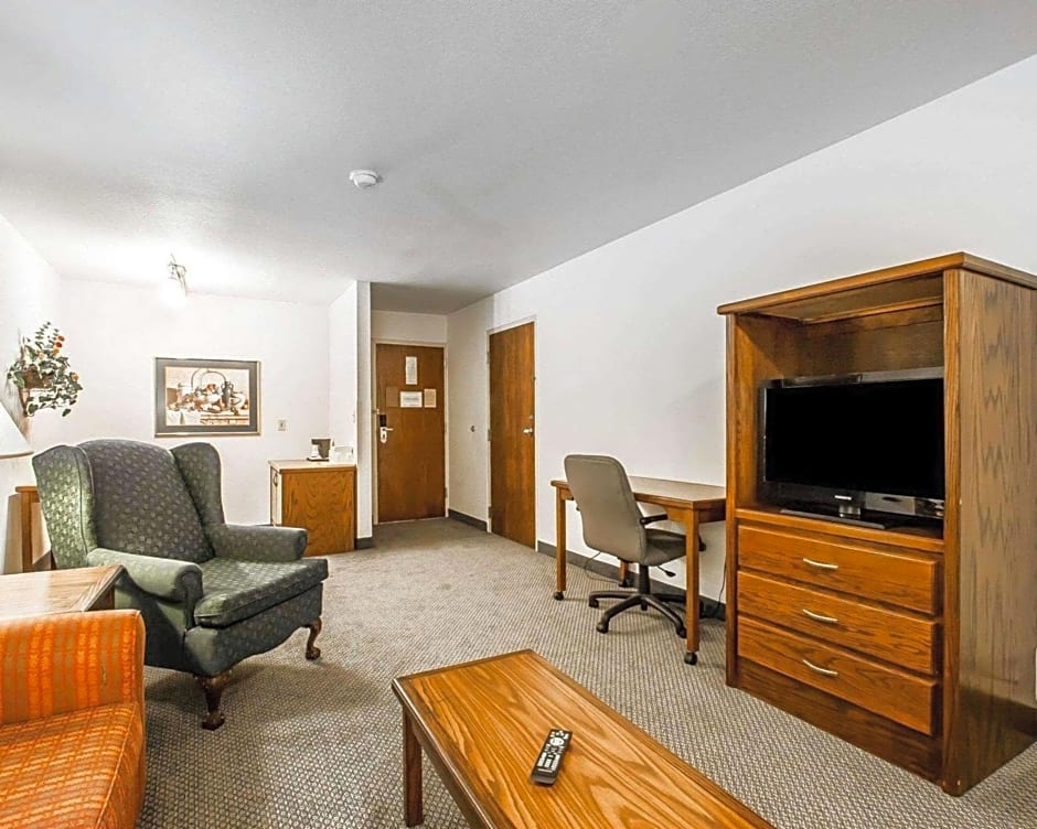 Quality Inn & Suites North Springfield