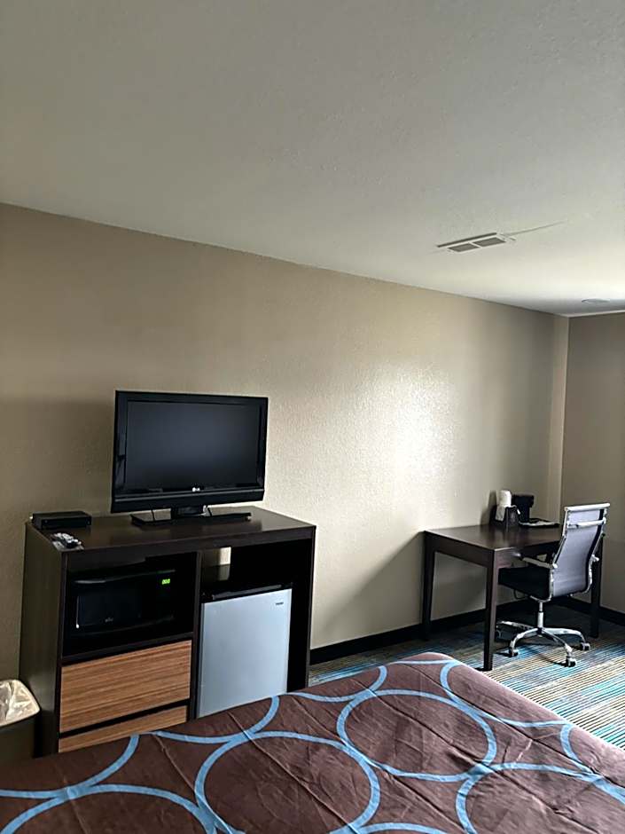 Super 8 by Wyndham Escanaba