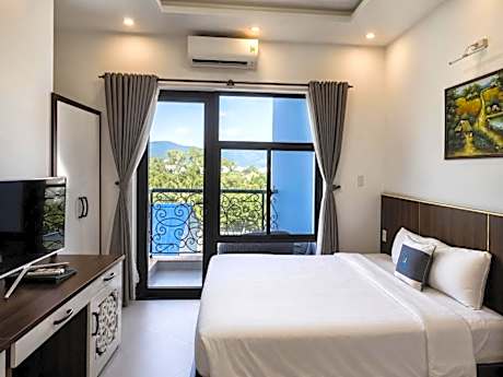 Queen Room with Sea View