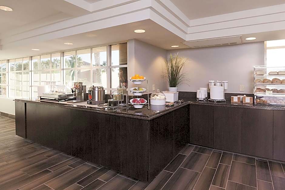 La Quinta Inn & Suites by Wyndham Anaheim Disneyland
