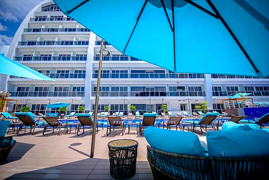 Wyndham Manta Sail Plaza Hotel and Convention Center