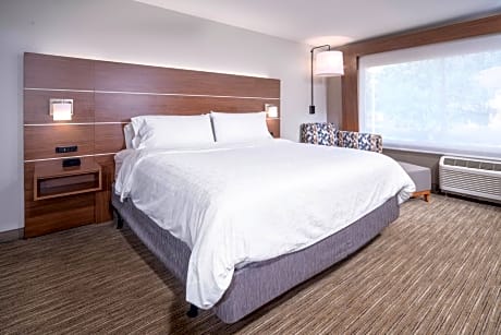 Suite - Hearing Accessible - Non-Smoking