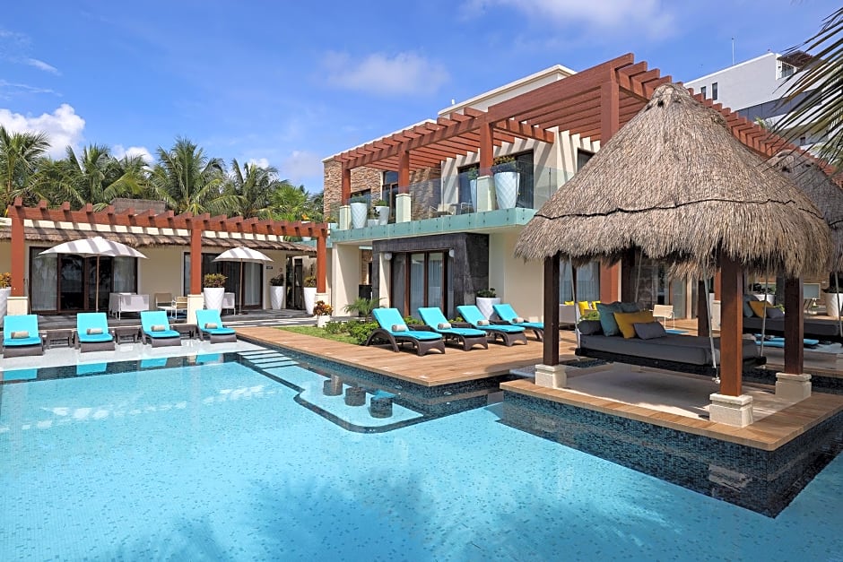 Azul Villa Esmeralda, by Karisma