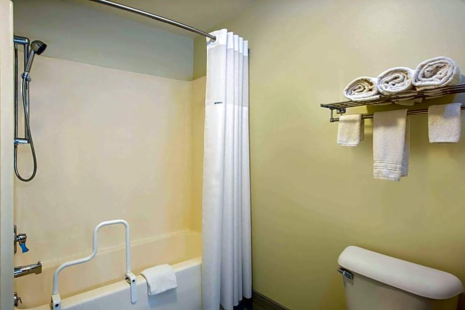 AmericInn by Wyndham Jefferson