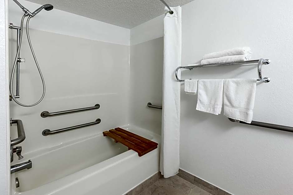 Super 8 by Wyndham Ionia MI