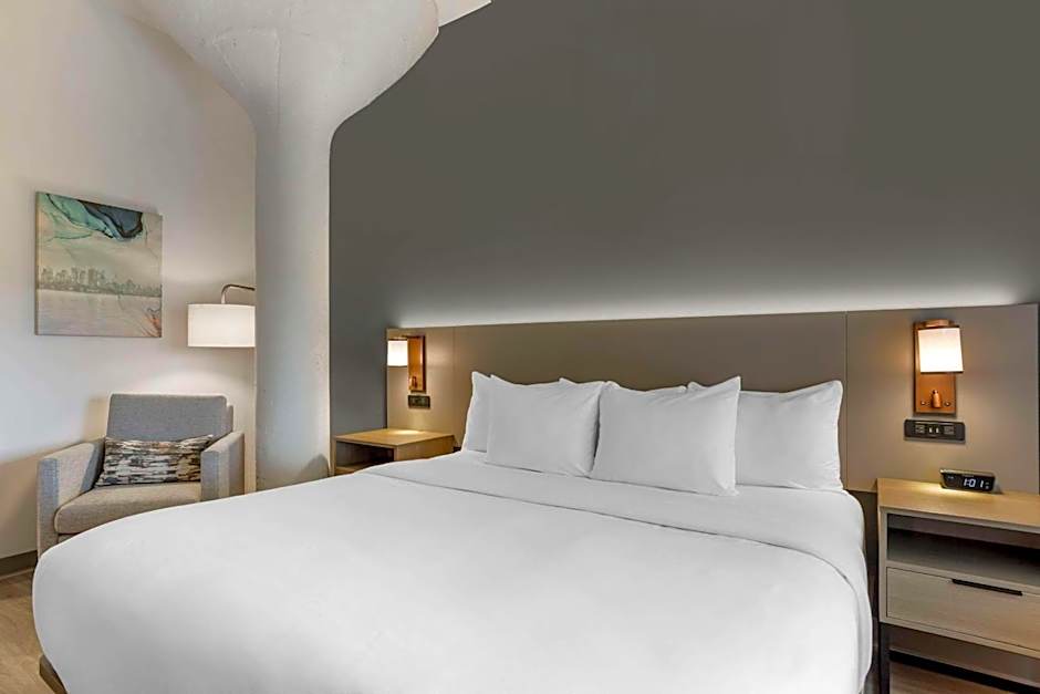 Comfort Inn & Suites Newark Liberty International Airport