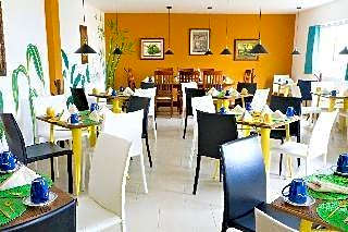 12 Bees Hotel