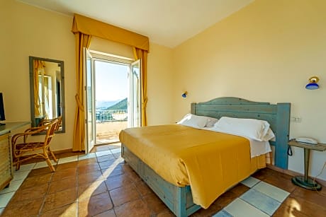 Double or Twin Room with Sea View