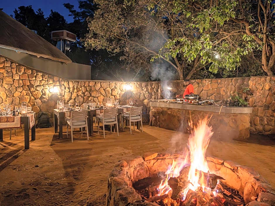 Ndlovu Safari Lodge