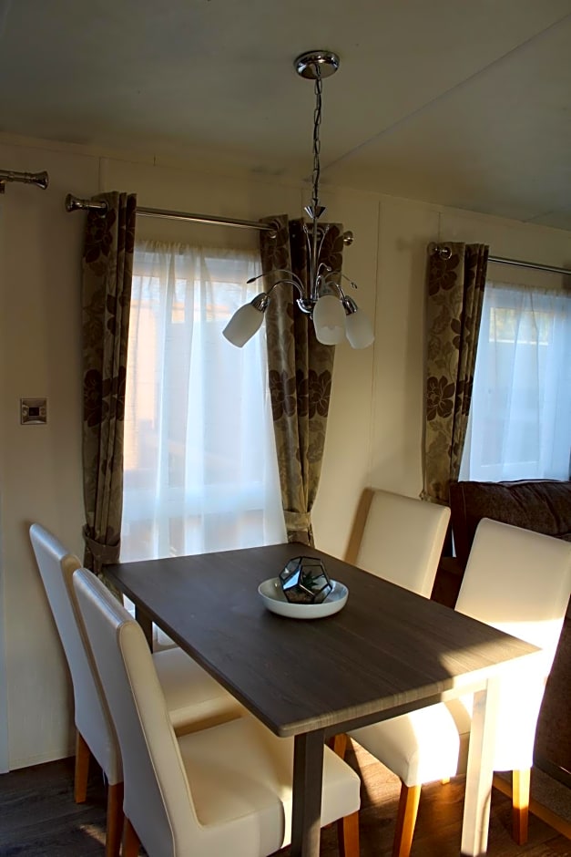 Moonlight Ridge -2 bedroom lodge with hot tub