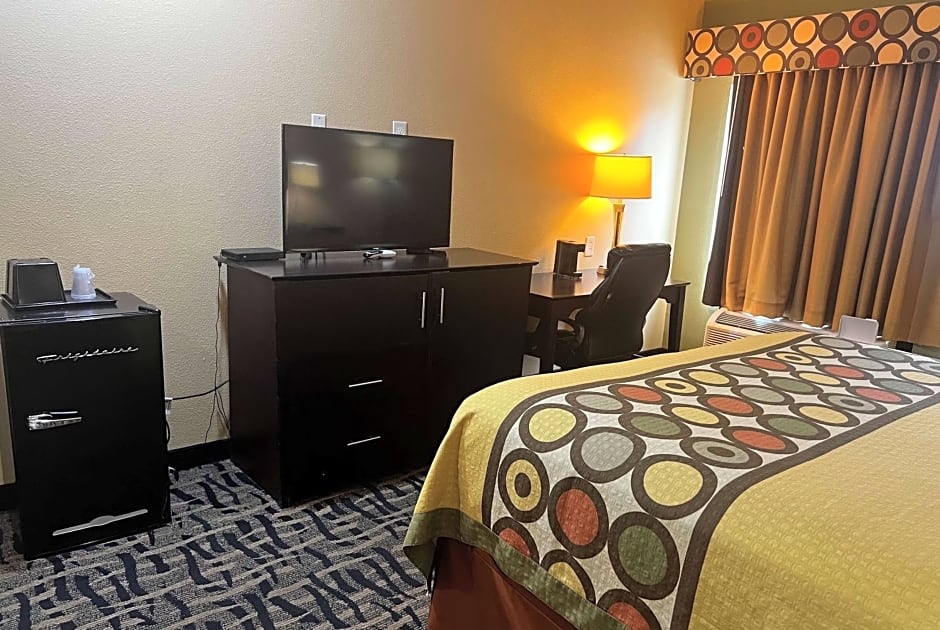 Super 8 by Wyndham Pasadena