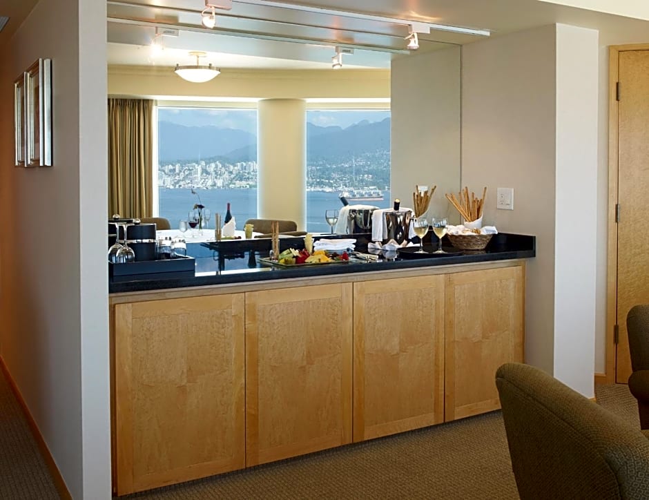 Foto 1 dari 4 — Panoramic Harbourview King