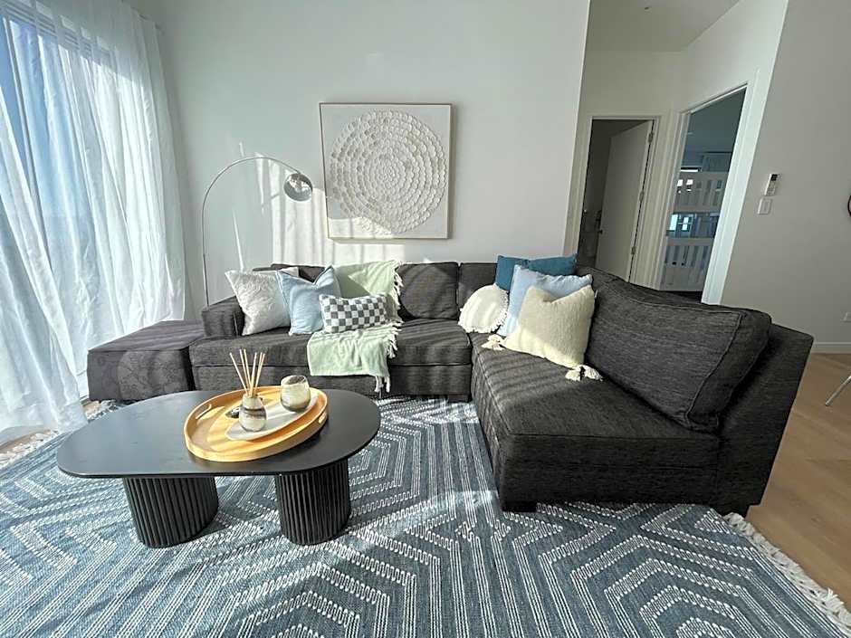 Jandals & Joy Lakefront Retreat