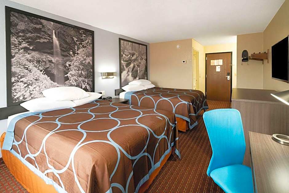 Super 8 by Wyndham Cleveland