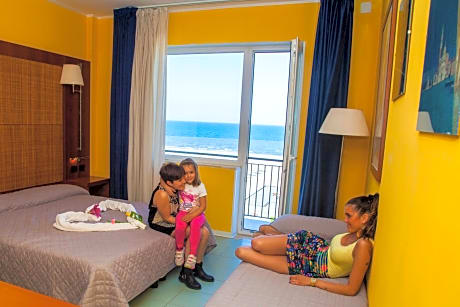 Triple Room with Sea View