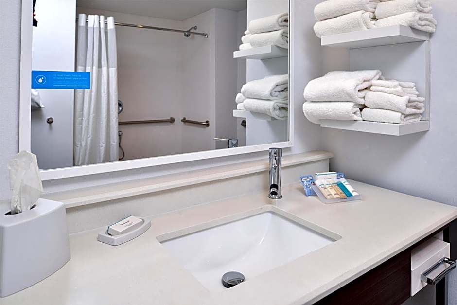 Hampton Inn by Hilton Cedar Falls Downtown