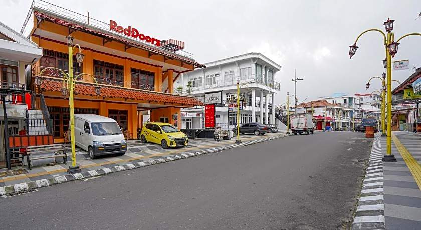 RedDoorz near Sarangan Lake