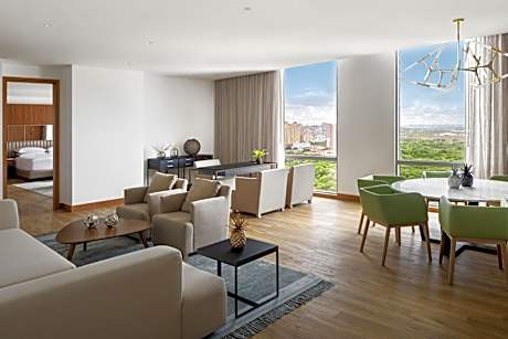 Presidential King Suite - Club Lounge Access