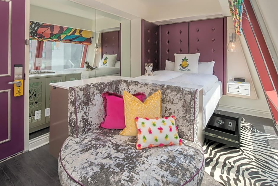 Staypineapple, An Artful Hotel, Midtown