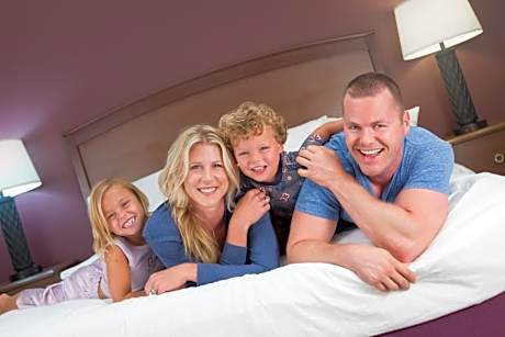 One-Bedroom Suite with Two Queen Beds - Non-Smoking