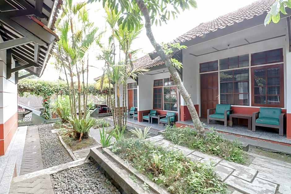 Satriafi Hotel by ZUZU