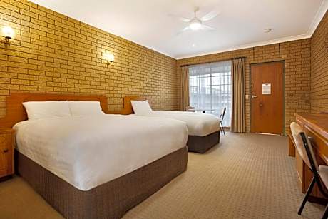 Executive Twin Suite