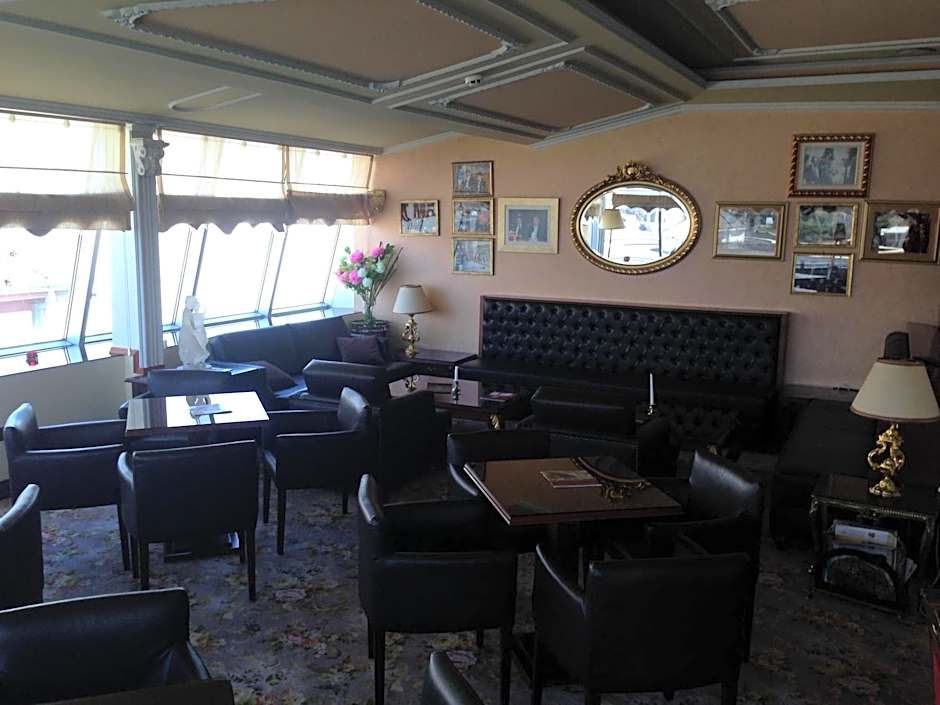 Stone Bridge Hotel