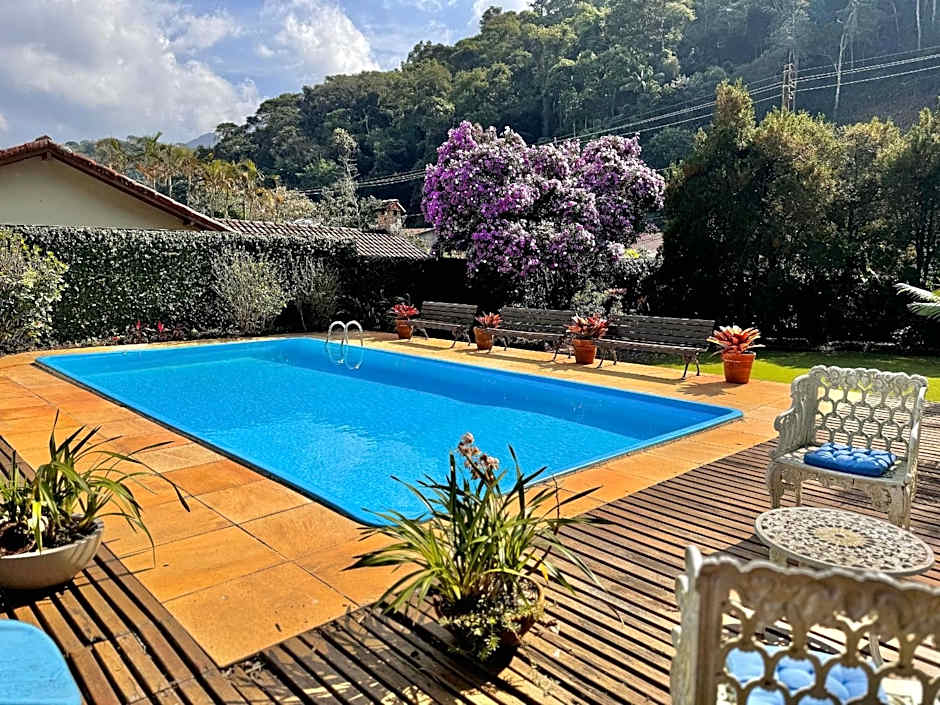 Casa com Piscina e Área Gourmet em Mury