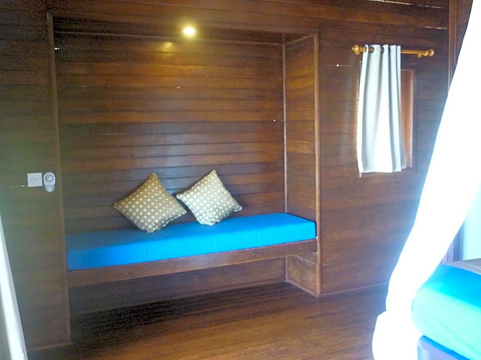 Song Lambung Beach Huts