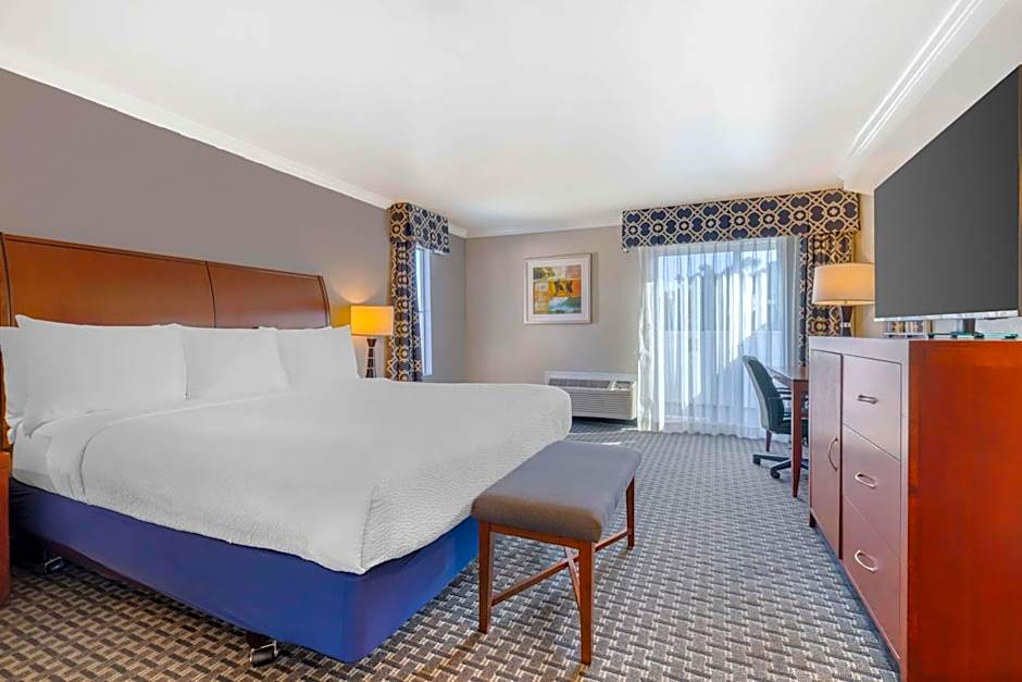 Best Western Plus Marina Shores Hotel