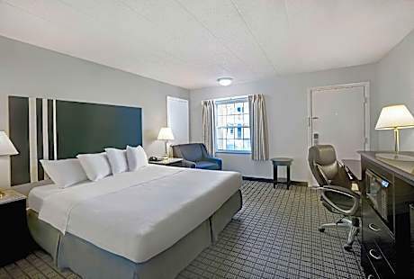 1 King Bed | Smoking, Micfridge