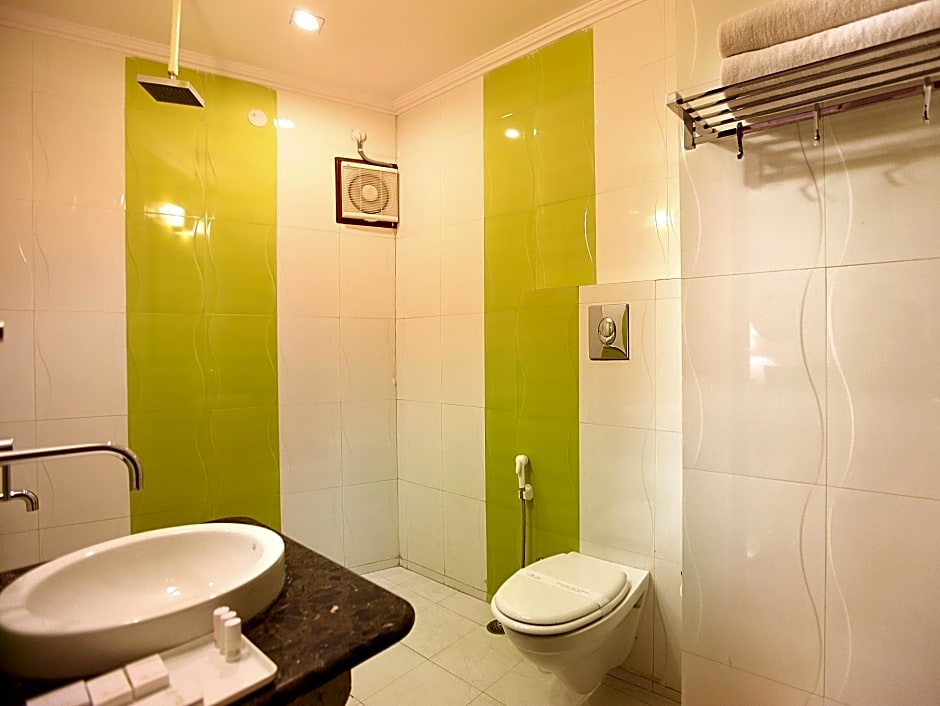 Hotel The Class, Delhi Airport