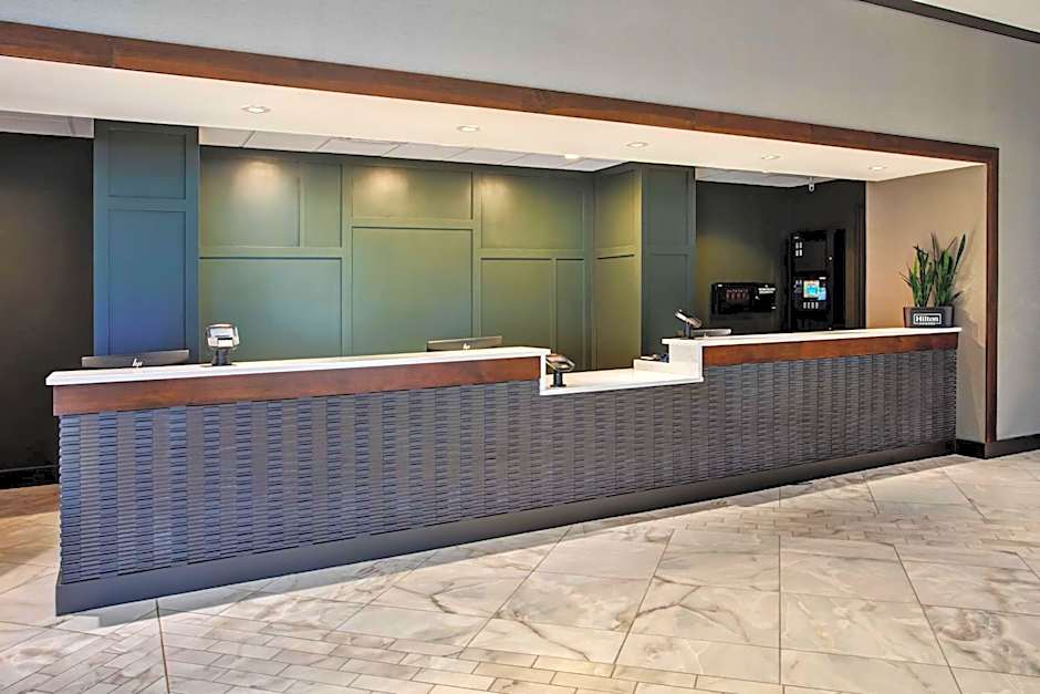 DoubleTree by Hilton Lansing