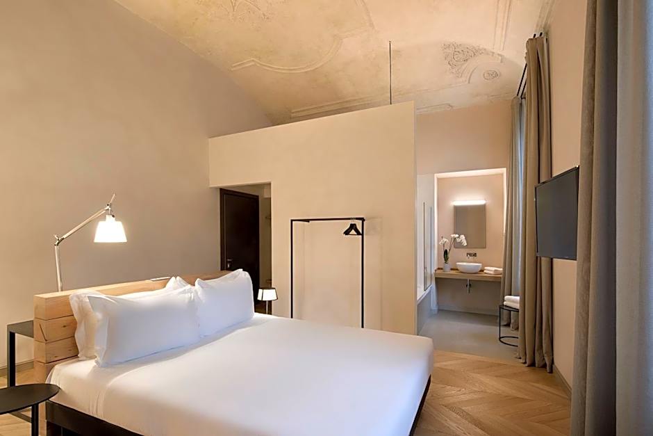 Opera35 Boutique Hotel