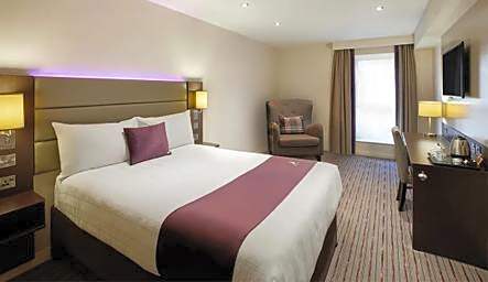 Premier Inn Farnborough Town Centre
