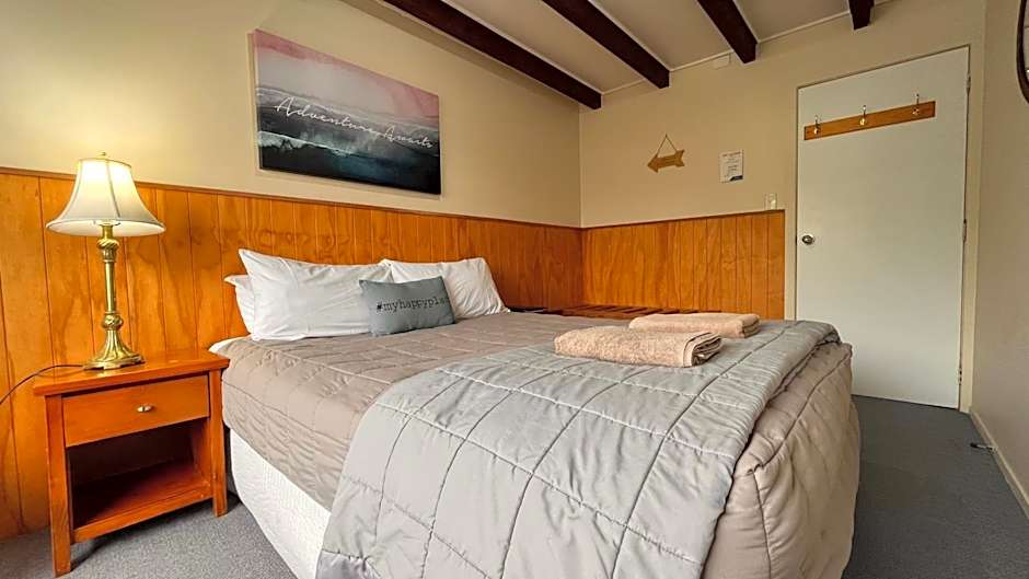 Adventure Lodge & Motel and Tongariro Crossing Track Transport