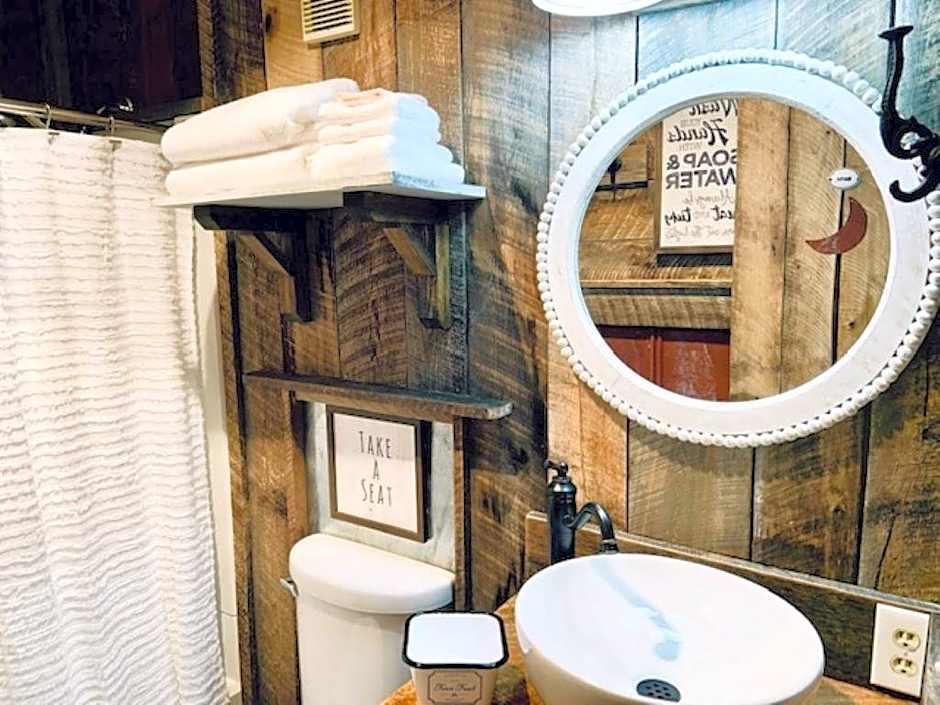 Beech Mountain SLOPES ARE OPEN! SKI SEASON, FREE sledding hill, Walk to Ski Shuttle