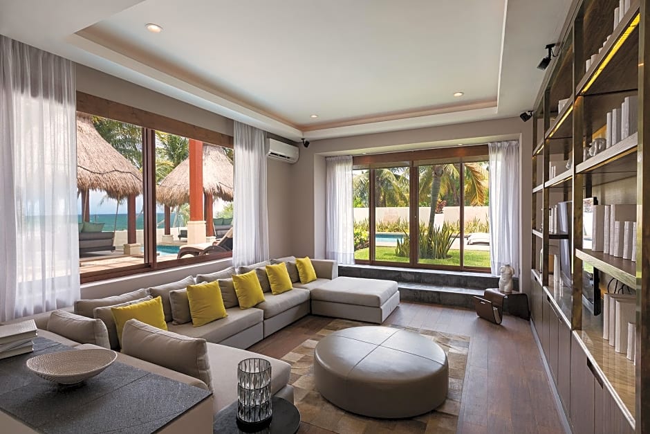 Azul Villa Esmeralda, by Karisma