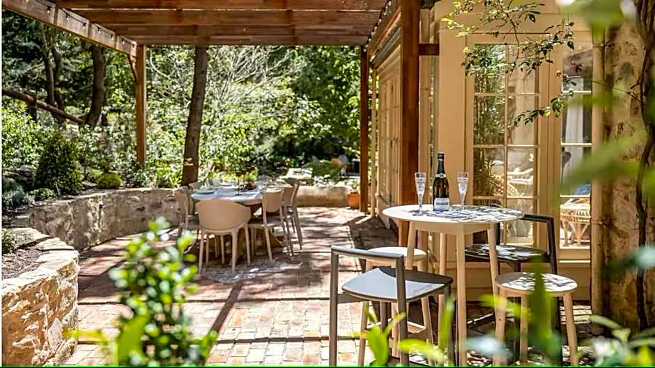 FROGWELL HOLLOW immerse into an idyllic fairytale