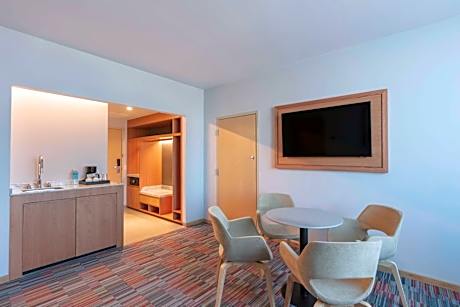 One-Bedroom King Suite