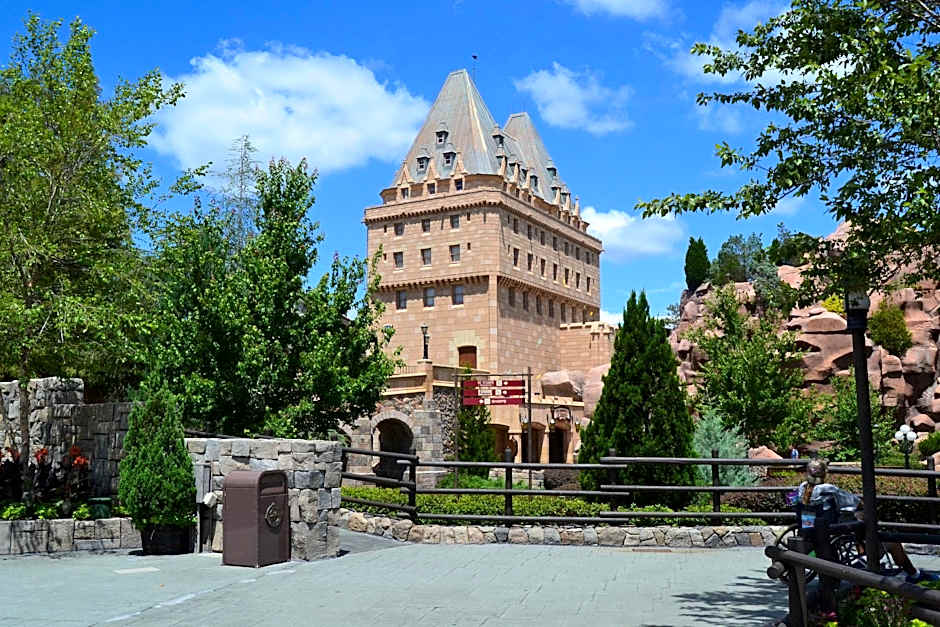 Grand Hotel Kissimmee at Celebration - Shuttle to Theme Parks