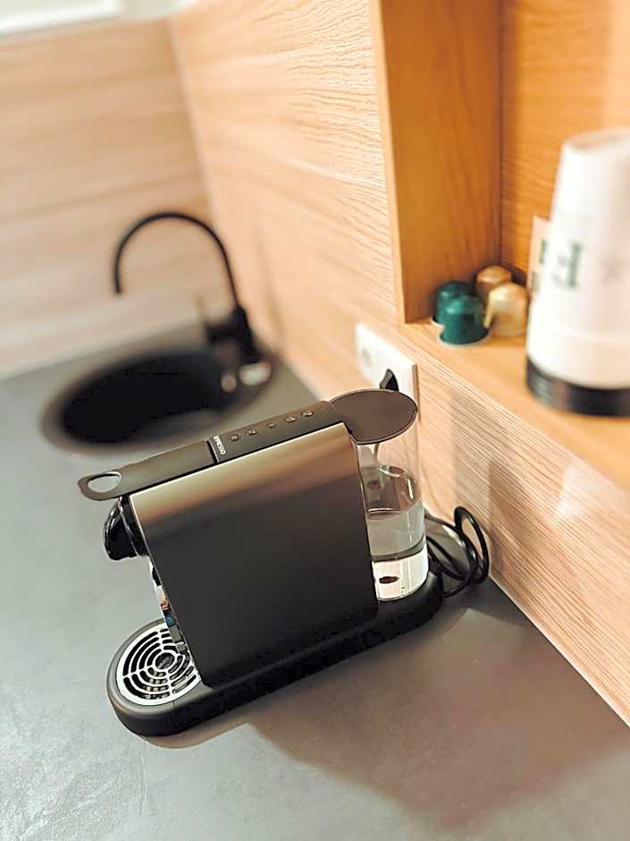 F Hotel 24h Check-In