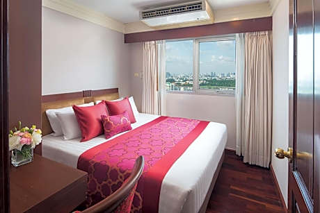 Three-Bedroom Suite (Family Room)